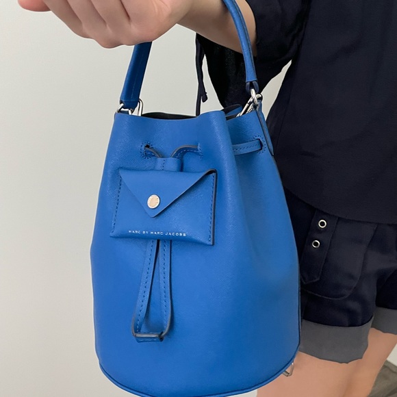 Marc Jacobs bucket blue crossbody bag - Picture 2 of 6